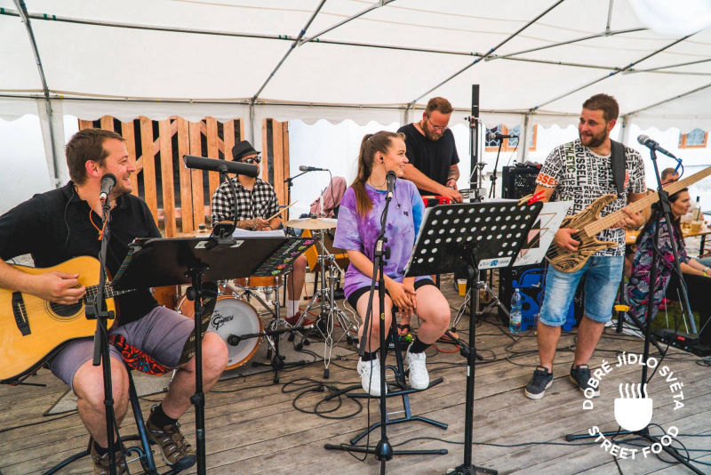 Blue Caravan - Ples GrandHotel Pupp